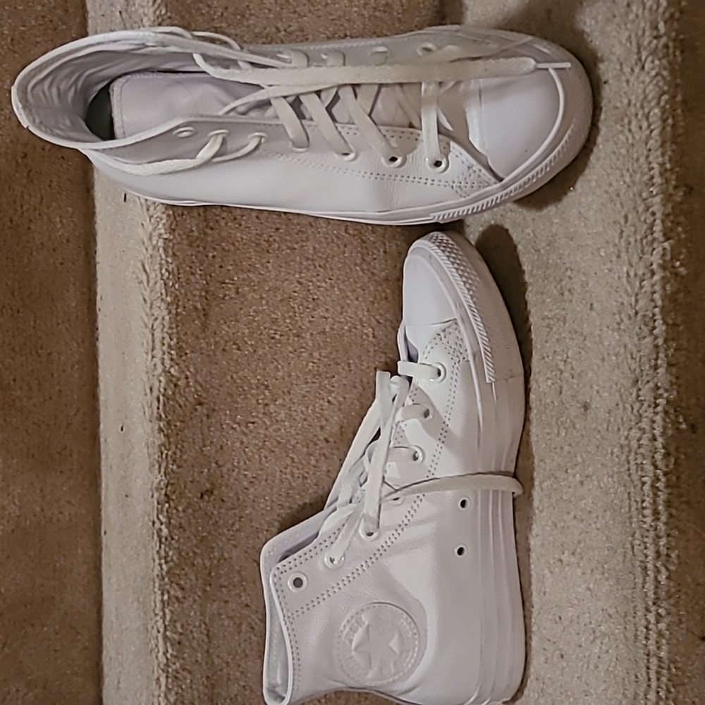 Almost new converse sneakers